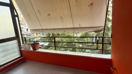 Ne Yzberisht, Shitet Apartament 1+1 Me Planimetri Te Rregullt!!