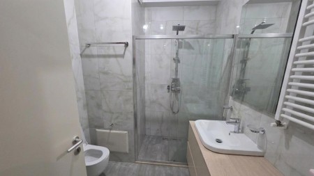 Tek Brryli, Shitet Apartament 2+1, Mundesi Per Investim !!