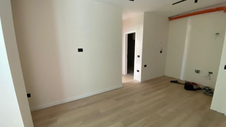 Ne Komune Te Parisit Shitet Apartament 1+1 Perfekt Per Investim!!