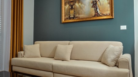 Ne Bllok, Jepet Me Qira Apartament 1+1, Totalisht I Investuar!!