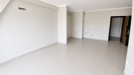 Cmim Okazion !! Tek Ish-Tregu Elektrik, Shitet Apartament 2+1+2, Me Orientim Perfekt !!