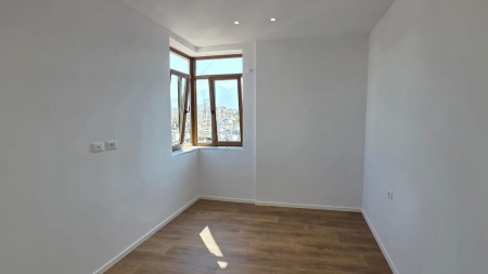 Tek Ish Stacioni i Fundit i Tiranes se Re, Shitet Super Apartament 2+1, Ideal Per Banim Dhe Investim !!!
