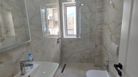 Afer Gjimnazit Partizani, Shitet Super Apartament 1+1, Ideal Per Banim Dhe Investim !!!