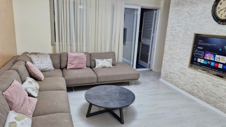 Ne Porcelan Shitet Apartament 3+1+2 Me Hapsira Te Bollshme!!