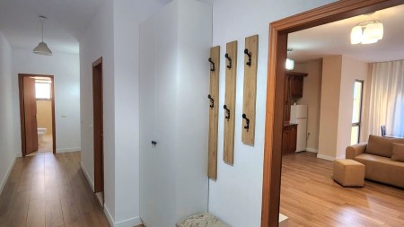 Prane Komunes Parisit, Jepet Me Qira Apartament 2+1+2, Totalisht I Mobiluar !!