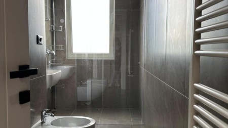 Tek Ambasador 3, Jepet Me Qira Super Apartament 2+1+2 I Mobiluar Me Post Parkimi !!!