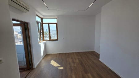 Tek Ish Stacioni i Fundit i Tiranes se Re, Shitet Super Apartament 1+1, Ideal Per Banim Dhe Investim !!!