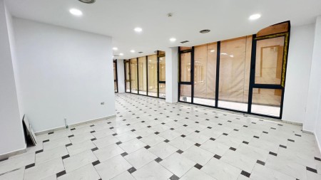 Prane Myslym Shyrit Jepet Me Qira Ambjent Ideal Per Klinika, Bashke Me 2 Poste Parkimi!!!