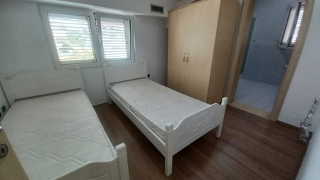 Tek Kodra E Priftit, Jepet Me Qira, Apartament 2+1+2 Gati Per Banim !!!