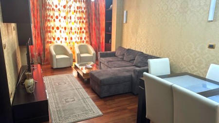 Ne Bllok, Jepet Me Qira Apartament 1+1, I Mobiluar !!