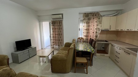 Ne Porcelan, Shitet Apartament 1+1 Me Orientim Perfekt!!