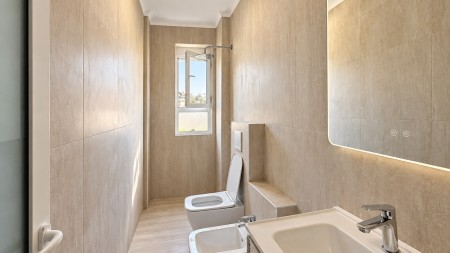 Ne Laprake, Shitet Super Apartament 1+1, Me Orientim Perfekt !!!