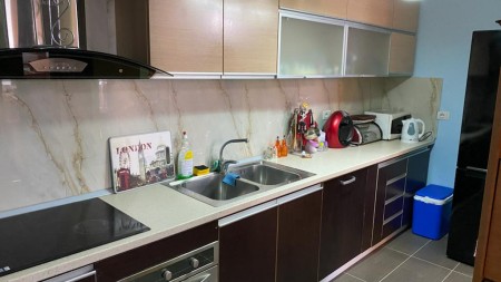 Ne Durres, Shitet Apartament 2+1+3 Ballkone, Me Planimetri Te Rregullt Dhe Pamje Te Lire Nga Deti !!!