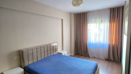 Prane Komunes Parisit, Jepet Me Qira Apartament 2+1+2, Totalisht I Mobiluar !!
