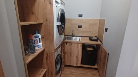 Tek Komuna E Parisit, Shitet Njesi Biznesi, Mundesi Ideale Investimi !!!