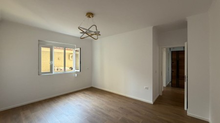 Ne Laprake, Shitet Super Apartament 1+1, Ideal Per Banim Dhe Investim !!!