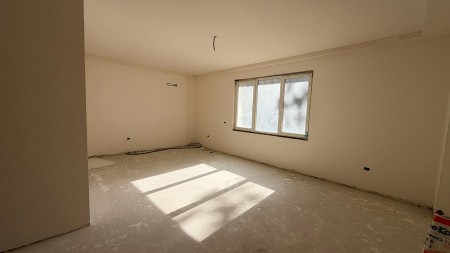Prane Teg, Tek Rezidenca Secret Garden Shitet Apartament 3+1+2 Me Planimetri Te Rregullt!!