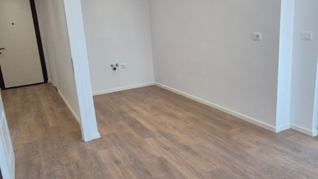 Tek Ish Stacioni i Fundit i Tiranes se Re, Shitet Super Apartament 1+1, Ideal Per Banim Dhe Investim !!!