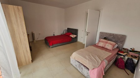 Ne Misto Mame, Jepet Me Qira Apartament 2+1+2+Verande, Mundesi Ideale Banimi !!!
