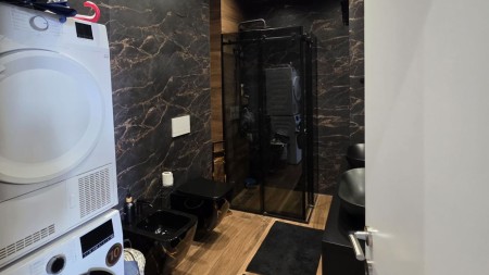 Shitet Penthouse Tek Tregu Elektrik 2+1 Me Pamje Spektakolare!!!