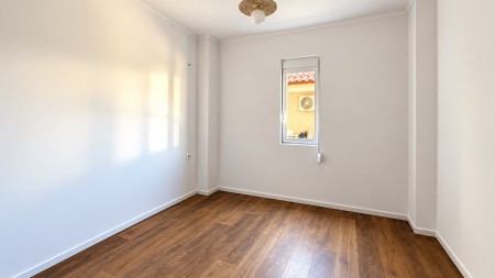 Ne Laprake, Shitet Super Apartament 1+1, Me Orientim Perfekt !!!