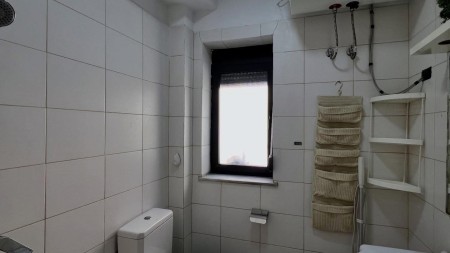 Tek Ish Tregu Elektrik, Jepet Me Qira Apartament 1+1, Totalisht I Mobiluar !!!