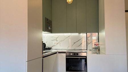 Tek Rruga e Kavajes, Shitet Super Apartament 1+1, Totalisht I Investuar !!