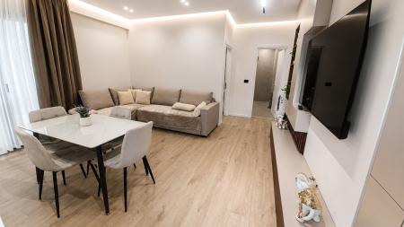 Tek Kodra E Priftit, Jepet Me Qira, Super Apartament 1+1 I Sapo Investuar Gati Per Banim!!!