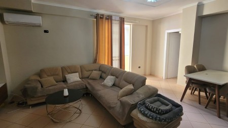 Tek Kodra E Diellit, Jepet Me Qira Apartament 2+1, I Mobiluar Totalisht !!!