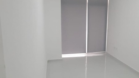 Tek Komuna e Parisit, Jepet Me Qira, Ambient Biznesi Me Lokacion Perfekt!!!