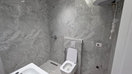 Tek Rruga Kongresi i Manastirit, Shitet Apartament 1+1, Ideal Per Banim Dhe Investim !!!