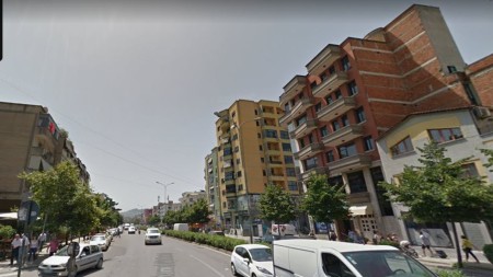 Afer Kryqezimit te 21 Dhjetorit, Shitet Ambient Komercial, Buze Rruges Kryesore-Unaze e Vogel !!