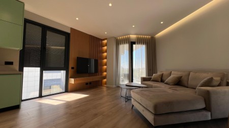 Tek Liqeni, Jepet Me Qira Super Apartament 2+1+2, Totalisht I Investuar!!