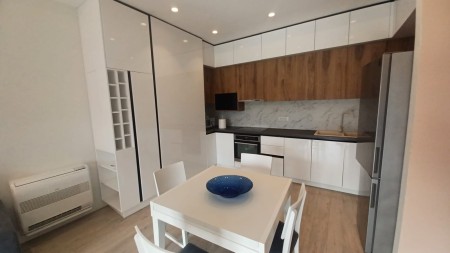 Prane Ring Center, Jepet Me Qira Apartament 1+1+Post Parkimi I Mobiluar Dhe Investuar Ne Detaje!!!