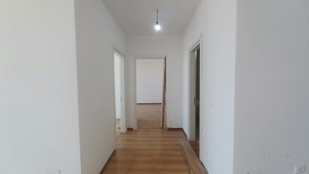 Prane Farmacise 10, Jepet Me Qira Apartament 2+1+2, Ideal Per Banim !!!