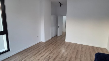 Ne Kompleksin Square 21, Jepet Me Qira Ambient, Ideal Per Zyra Ose Klinika !!!
