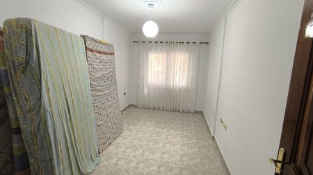 Ne Laprake, Tek Blloku Gintash, Shitet Ambient Biznesi Ideal Per Investim !!!