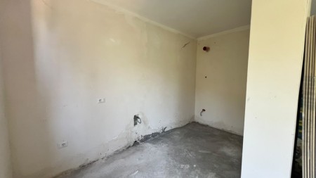 Tek Kompleksi Xheluks, Ne Rrugen E Elbasanit, Shitet Super Apartament 2+1+2 I Perfunduar!