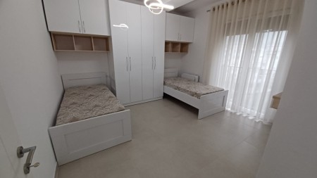 Ne Astir, Jepet Me Qira Apartament 2+1+2+Post Parkimi, Me Hapesira Te Bollshme!!!