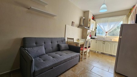 Tek Liqeni i Thate, Tek Rruga Peti, Jepet Me Qira Apartament 1+1, Super i Investuar !!!