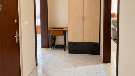 Prane Ambasades Amerikane, Shitet Apartament 2+1, Mundesi Ideale Investimi !!