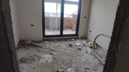 Ne Fillim Te Bulevardit Te Ri Tek Kompleksi Novus, Shitet Apartament 2+1 Me Verande!!!