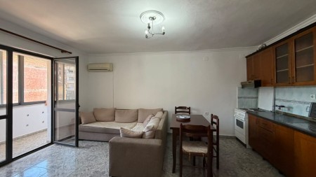 Shume Afer Unazes Se Vogel, Shitet Apartament 1+1, Me Lokacion Perfekt Per Banim Dhe Per Investim !!