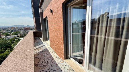 Tek 5-Maji, Jepet Me Qira Super Apartament 2+1+2, Me Verande Dhe Post Parkimi!!