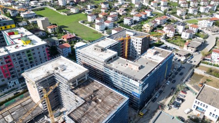 Okazion Kleringu!!! Tek "Ringside Residences", Shitet Apartament 2+1+2 Me Planimetri Perfekte!!!