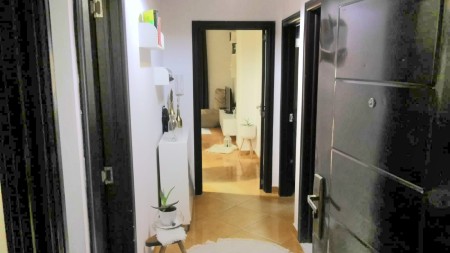 Ne Astir, Shitet Apartament 2+1 Me Planimetri Perfekte Dhe Post Parkimi I Perfshire Ne Cmim !!
