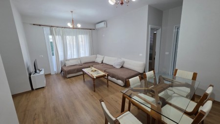 Tek Kthesa E Kamzes, Jepet Me Qira Apartament 2+1, i Investuar Totalisht !!!