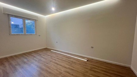 Prane Ish Profarmes ,Shitet Apartament 1+1 I Investuar Totalisht!!!