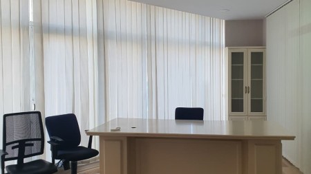 Tek Kopshti Zoologjik, Jepet Me Qira Ambient Per Zyra, Me Lokacion Perfekt!!!