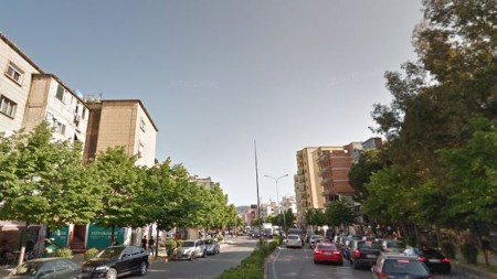 Afer Kryqezimit te 21 Dhjetorit, Shitet Ambient Komercial, Buze Rruges Kryesore-Unaze e Vogel !!